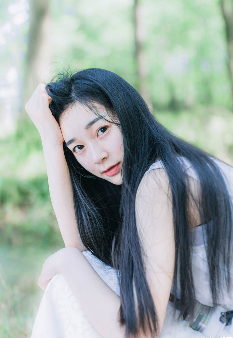 “放……”刘璝扭头，看到孟达拦住自己，就要怒喝，却被孟达一把捂住嘴巴，拉着他迅速离开。